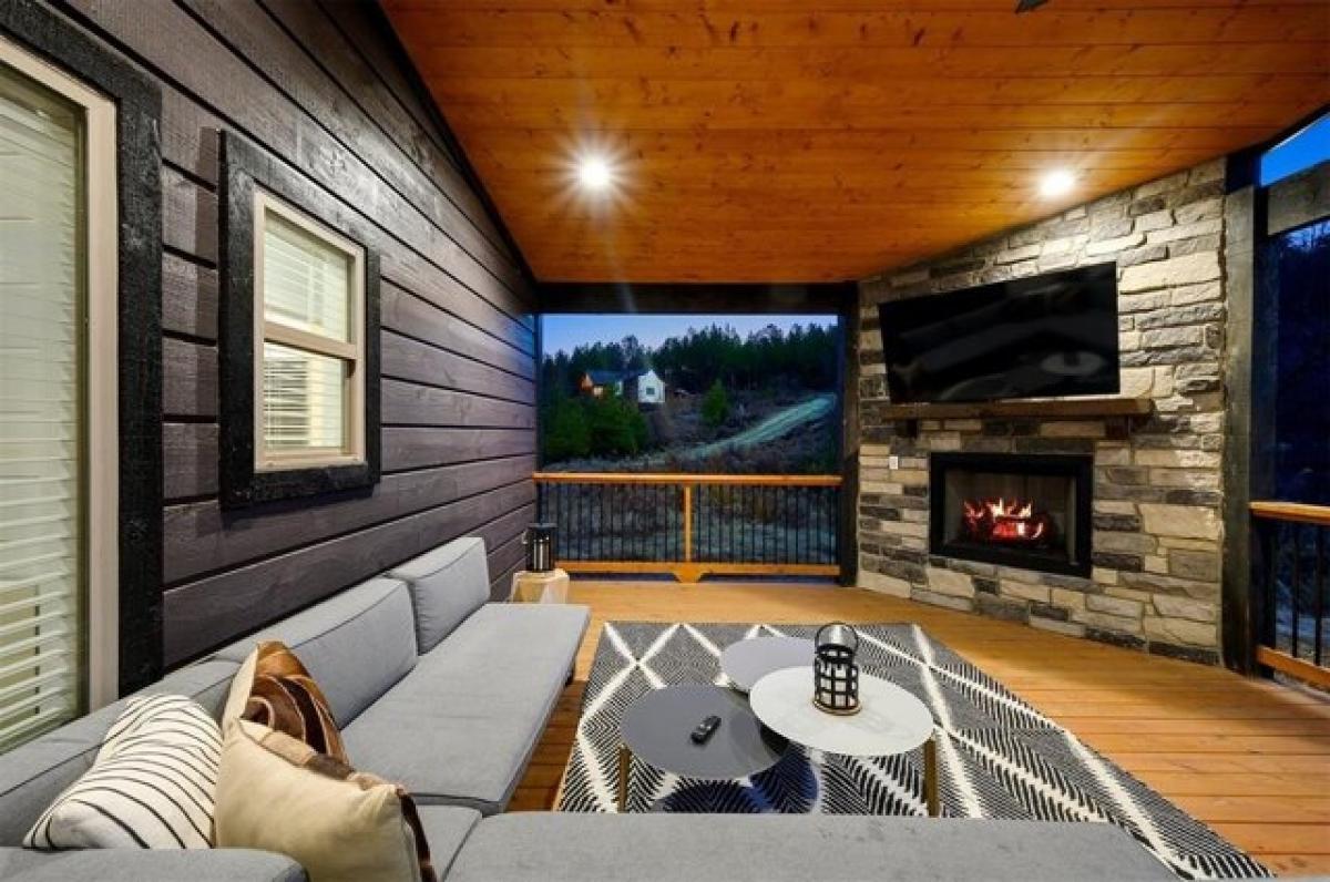 Picture of Home For Sale in Broken Bow, Oklahoma, United States