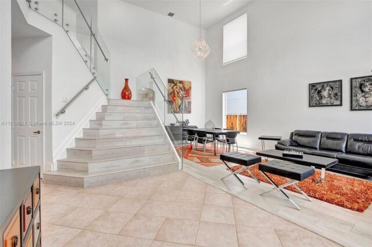 Picture of Home For Sale in Pembroke Pines, Florida, United States