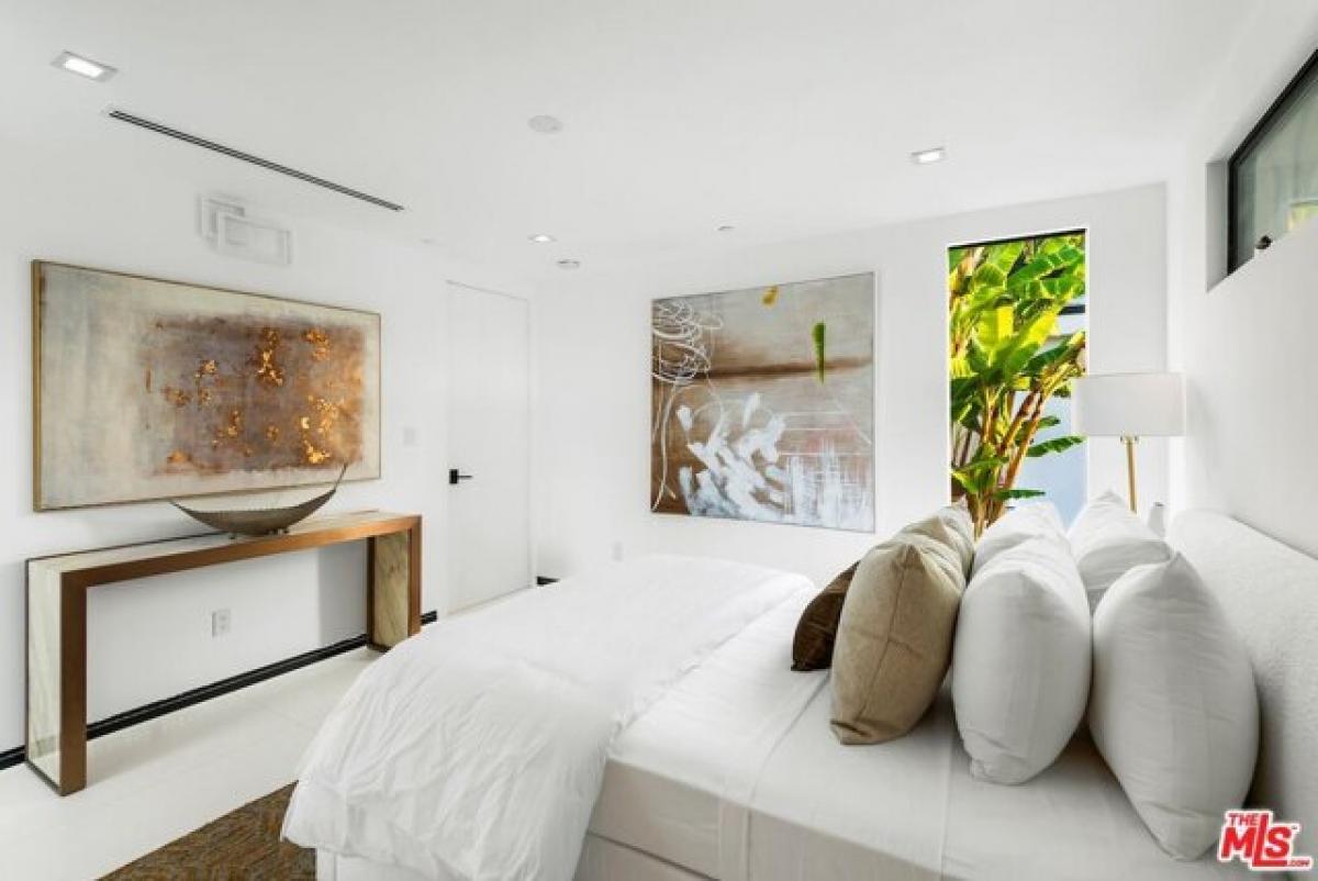 Picture of Home For Sale in Studio City, California, United States