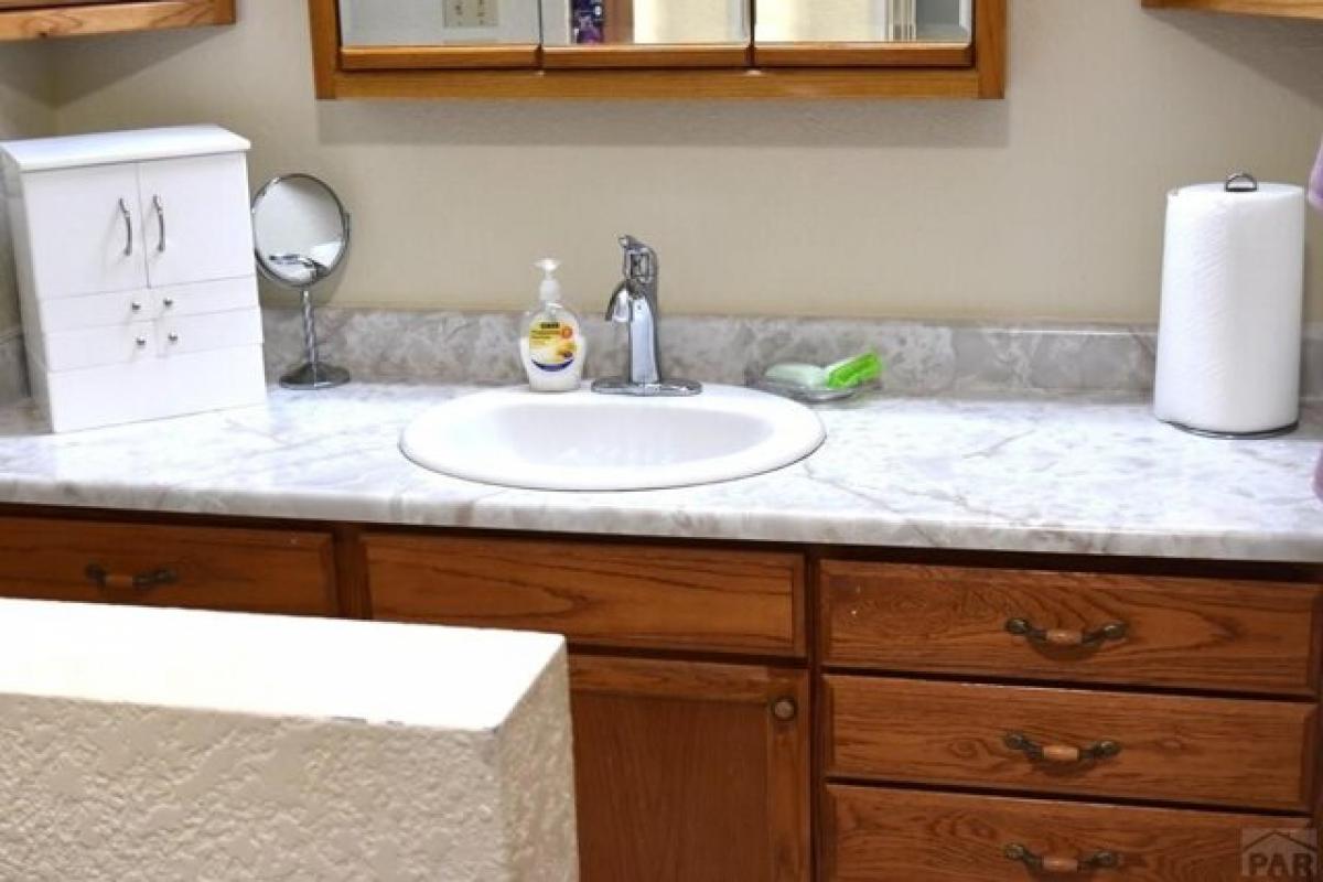 Picture of Home For Sale in Pueblo West, Colorado, United States