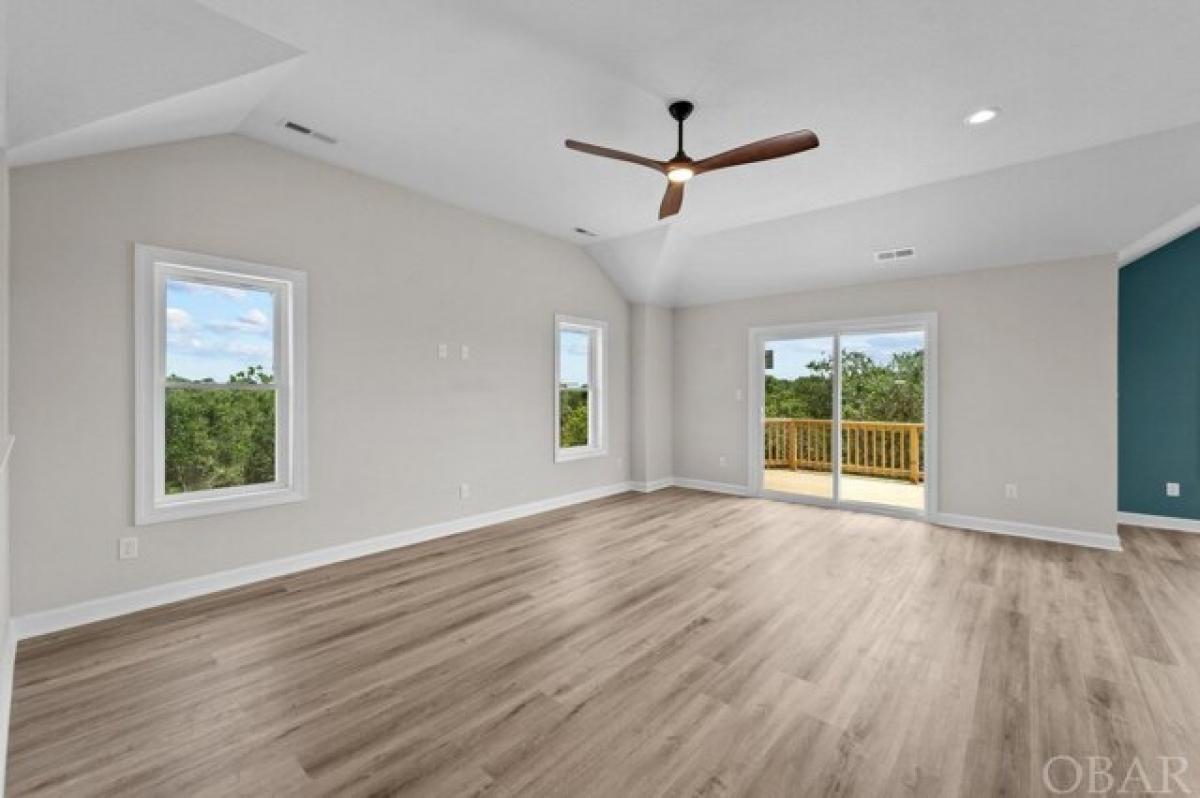 Picture of Home For Sale in Corolla, North Carolina, United States