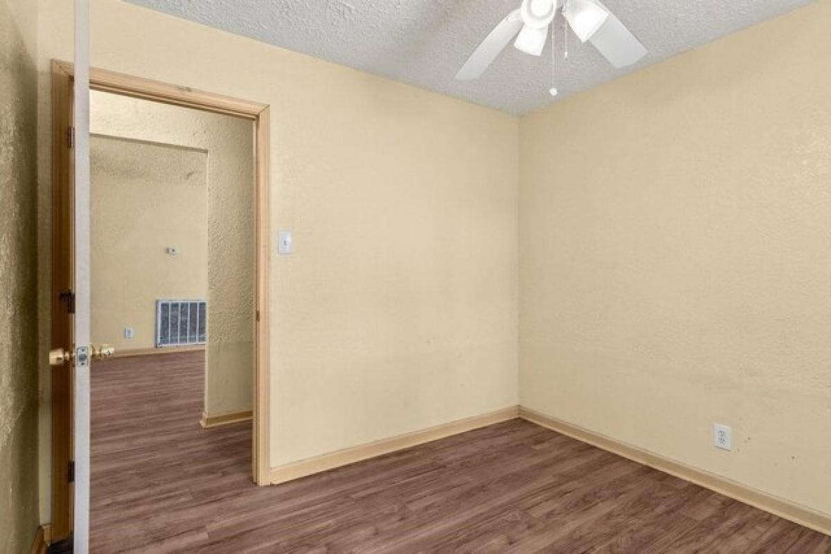 Picture of Home For Sale in Orange, Texas, United States