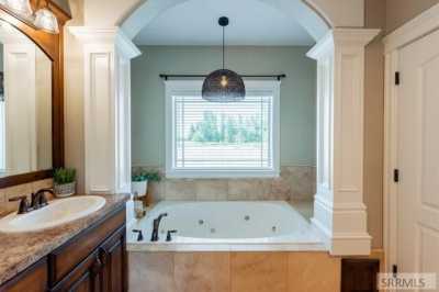 Home For Sale in Iona, Idaho