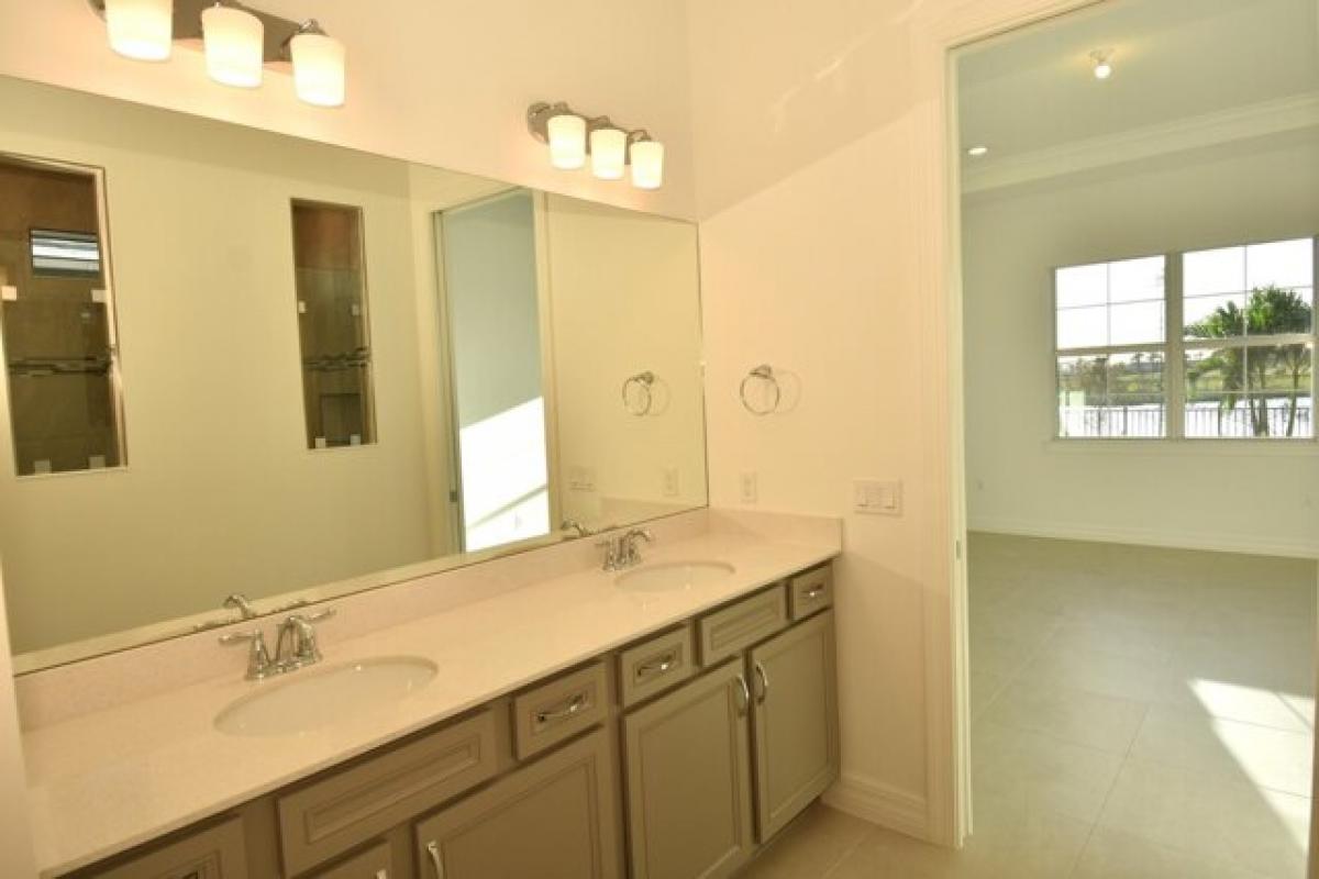 Picture of Home For Sale in Palm Beach Gardens, Florida, United States