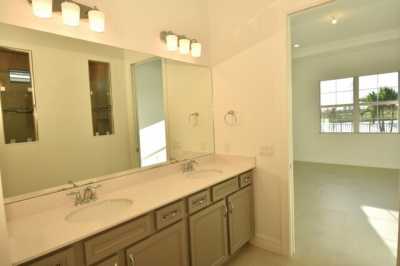 Home For Sale in Palm Beach Gardens, Florida