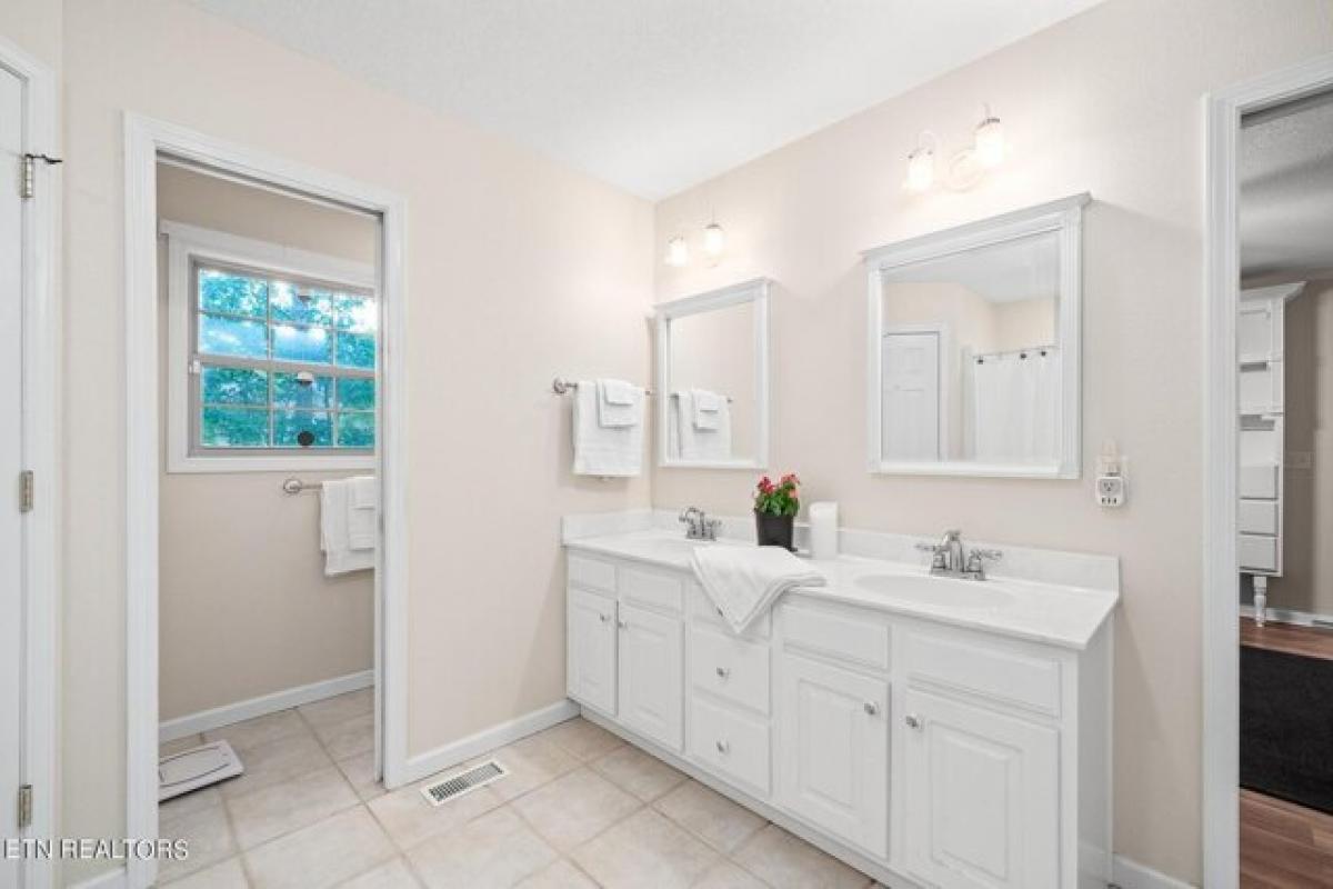 Picture of Home For Sale in Crossville, Tennessee, United States