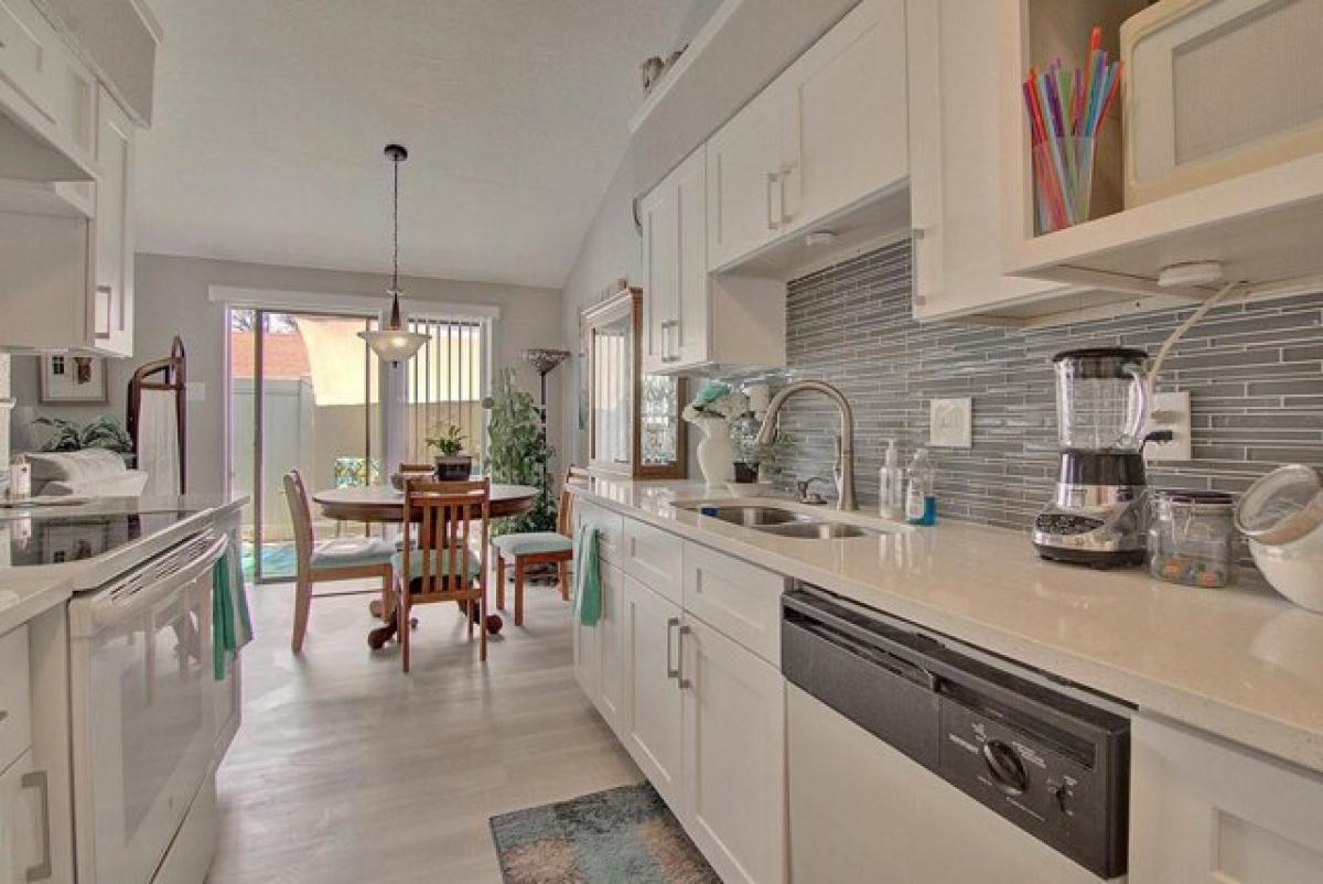 Picture of Home For Sale in Carrollton, Texas, United States