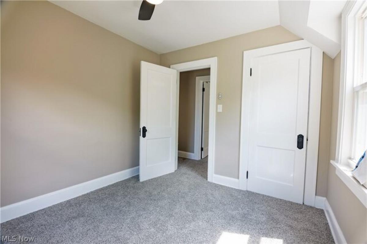 Picture of Home For Sale in Akron, Ohio, United States