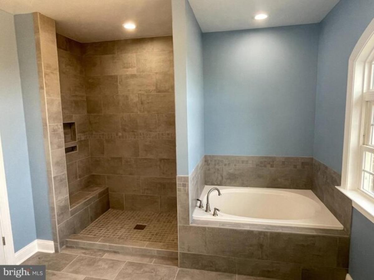 Picture of Home For Sale in Winchester, Virginia, United States