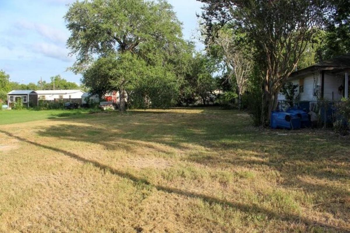 Picture of Residential Land For Rent in Beeville, Texas, United States