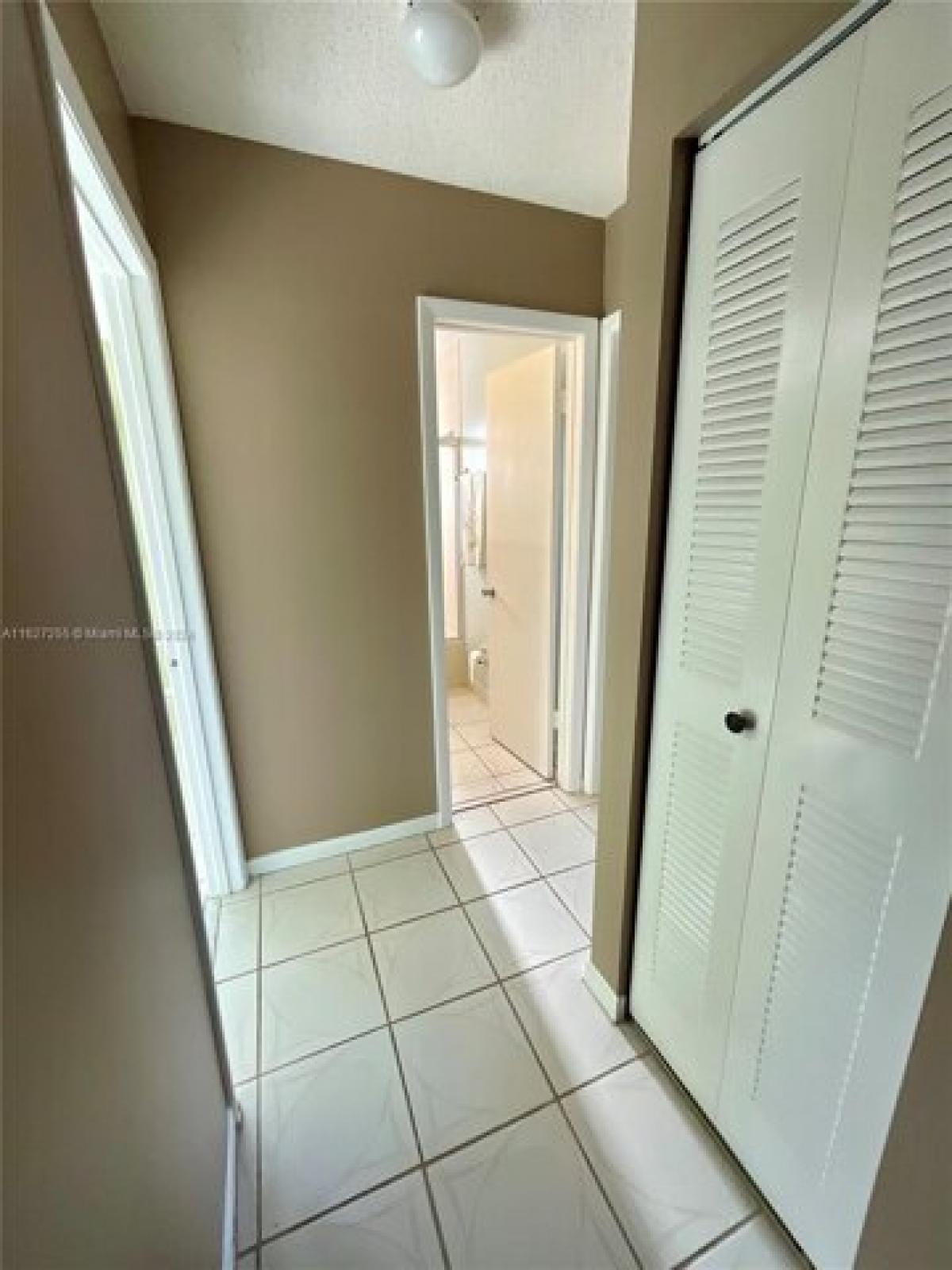 Picture of Home For Sale in Hialeah, Florida, United States