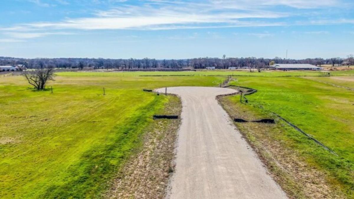 Picture of Residential Land For Sale in Weatherford, Texas, United States