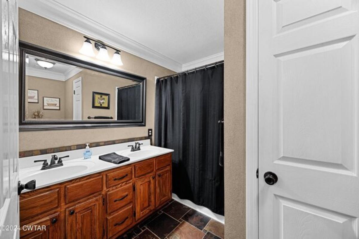 Picture of Home For Sale in Jackson, Tennessee, United States