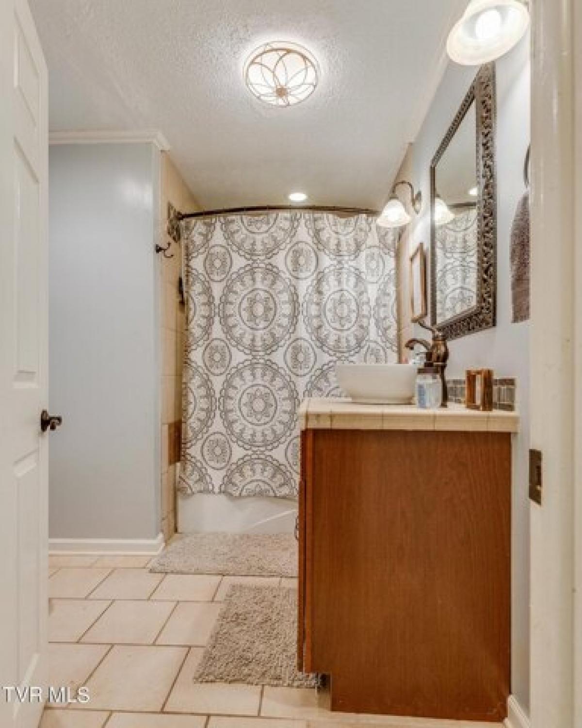 Picture of Home For Sale in Bristol, Tennessee, United States