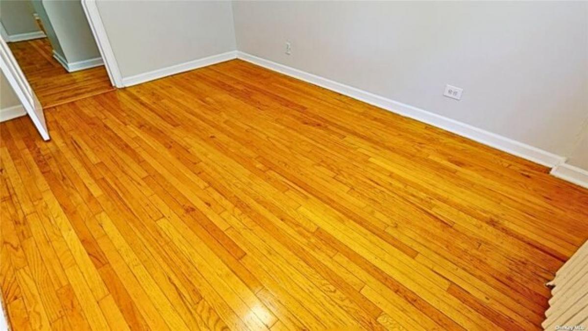 Picture of Home For Sale in Woodside, New York, United States