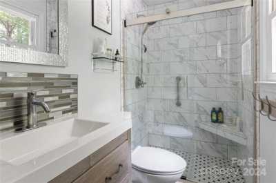 Home For Sale in Hendersonville, North Carolina