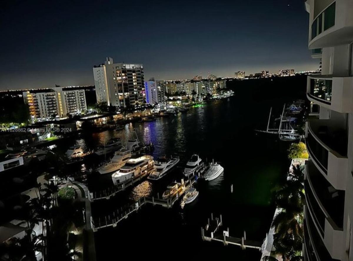 Picture of Home For Sale in North Bay Village, Florida, United States