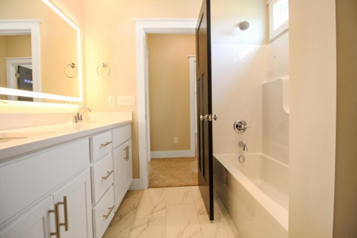 Picture of Home For Sale in Georgetown, Kentucky, United States