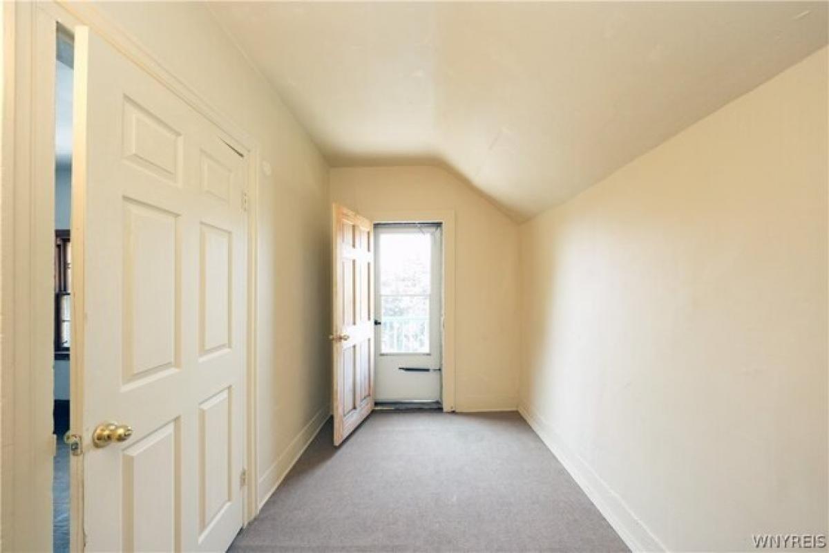 Picture of Home For Sale in Buffalo, New York, United States