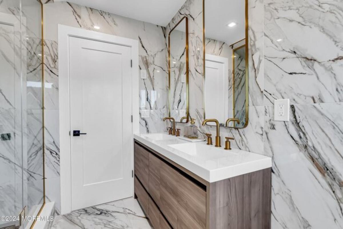 Picture of Home For Sale in Toms River, New Jersey, United States