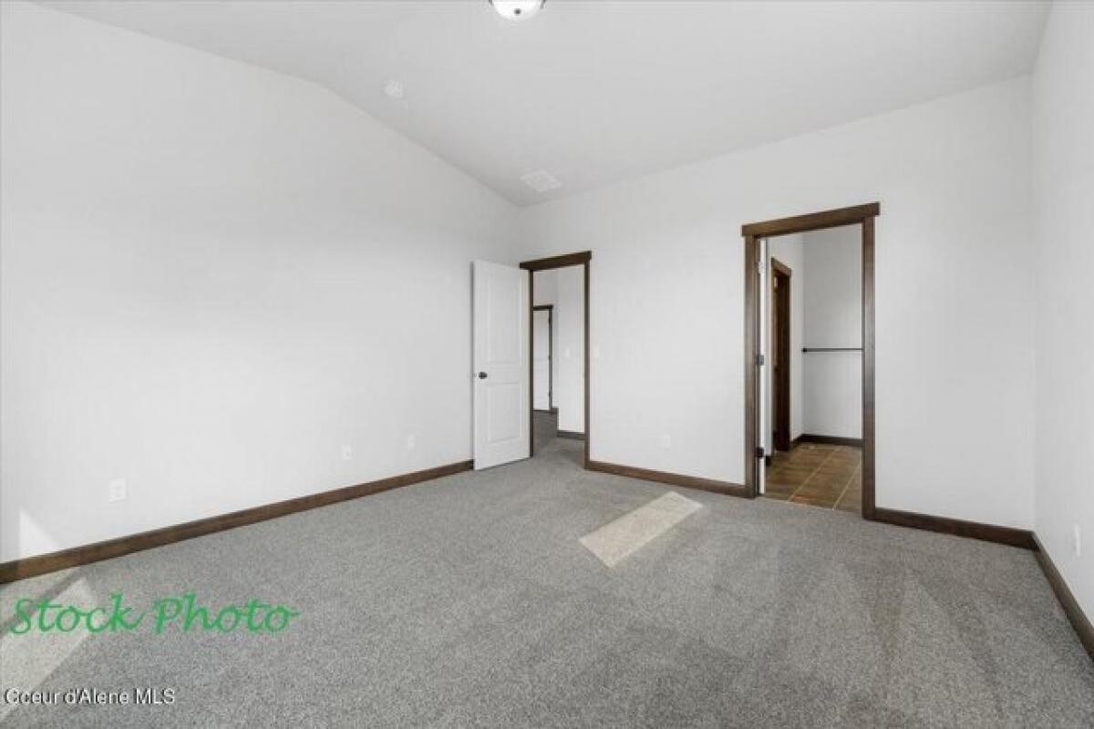 Picture of Home For Sale in Sandpoint, Idaho, United States