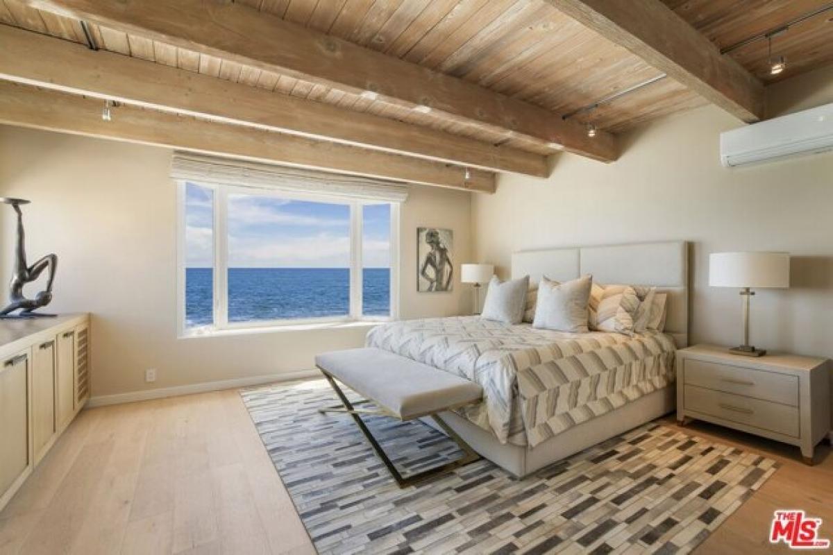 Picture of Home For Sale in Malibu, California, United States