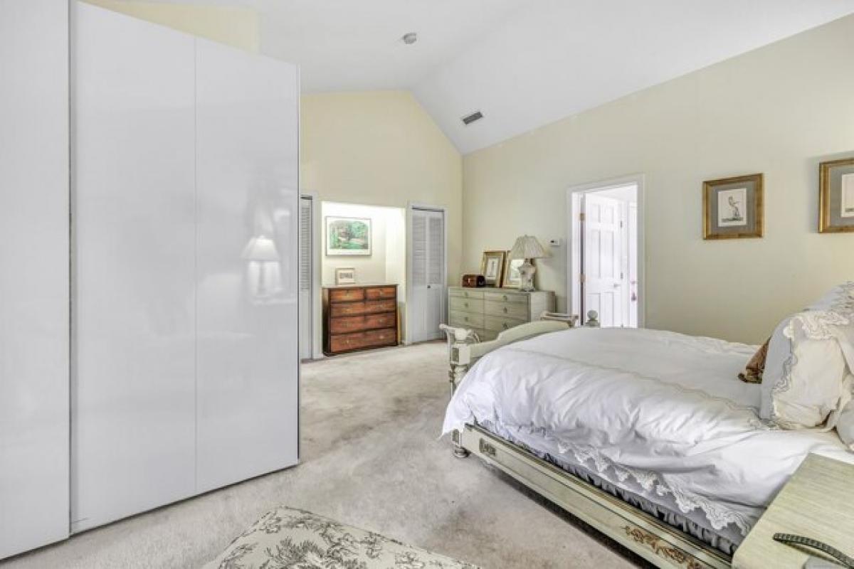 Picture of Home For Sale in Stratford, Connecticut, United States