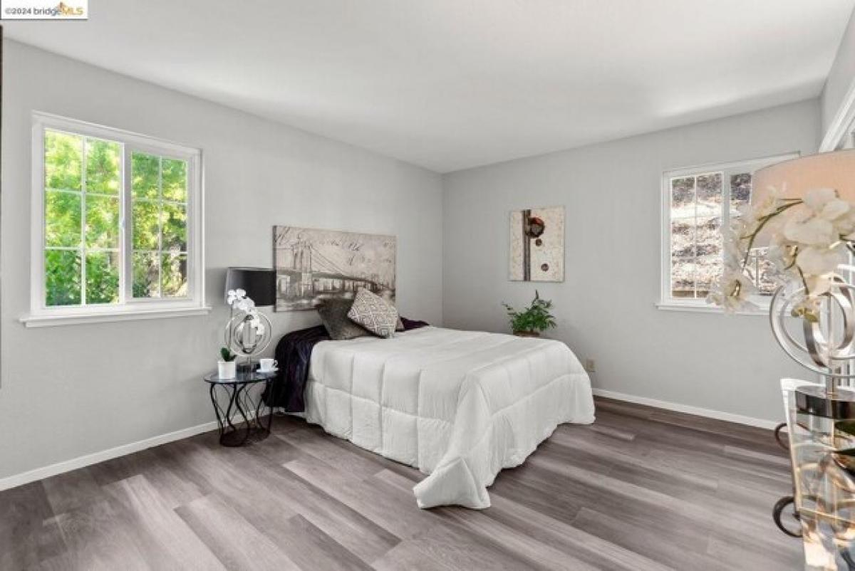 Picture of Home For Sale in Oakland, California, United States