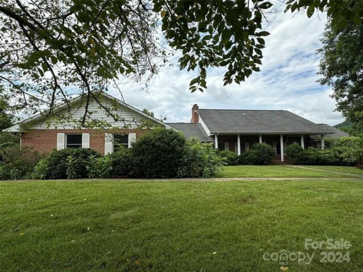 Picture of Home For Sale in Candler, North Carolina, United States