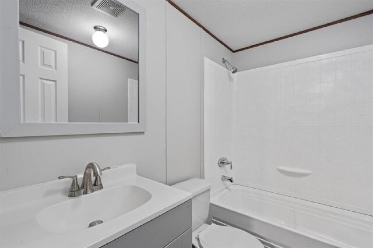 Picture of Home For Sale in Elgin, Texas, United States