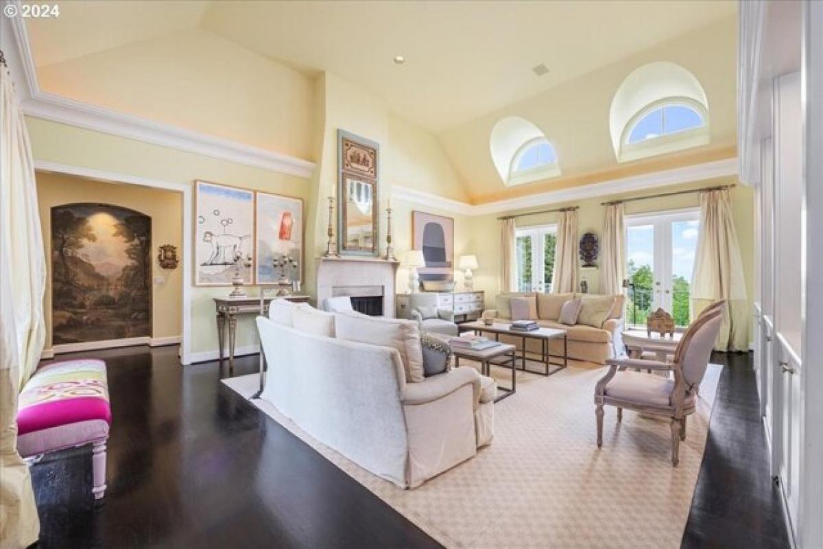 Picture of Home For Sale in Lake Oswego, Oregon, United States