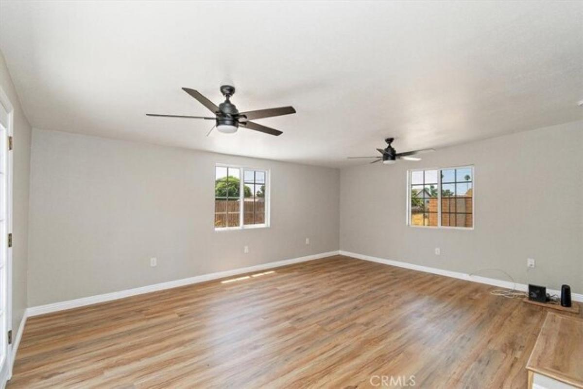 Picture of Home For Sale in Fontana, California, United States