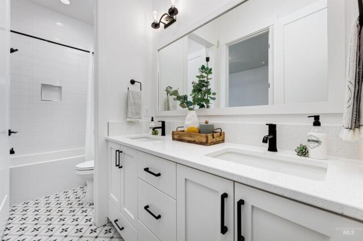 Picture of Home For Sale in Eagle, Idaho, United States