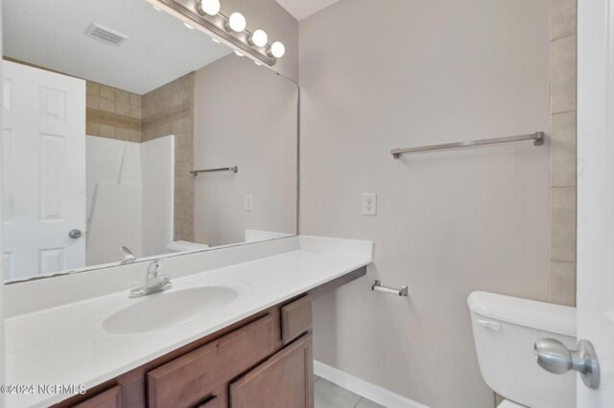 Picture of Home For Sale in Jacksonville, North Carolina, United States