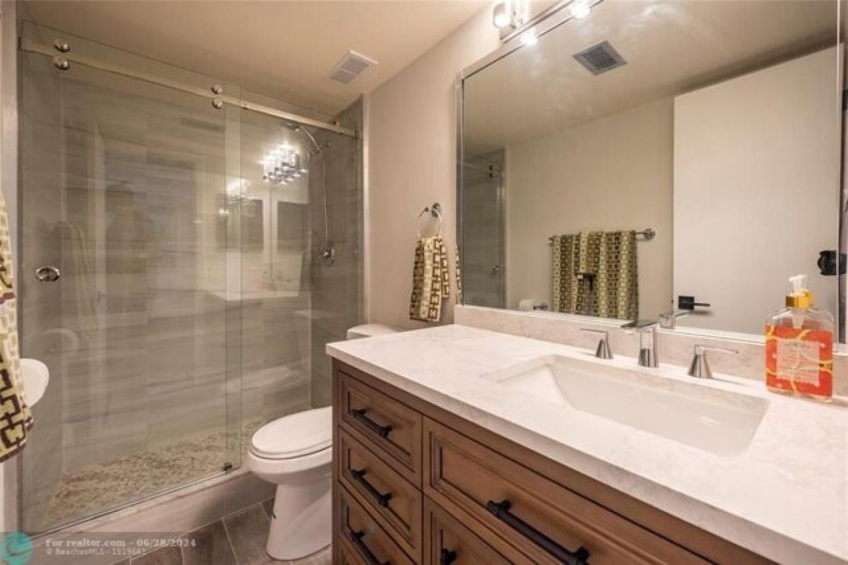 Picture of Home For Sale in Oakland Park, Florida, United States