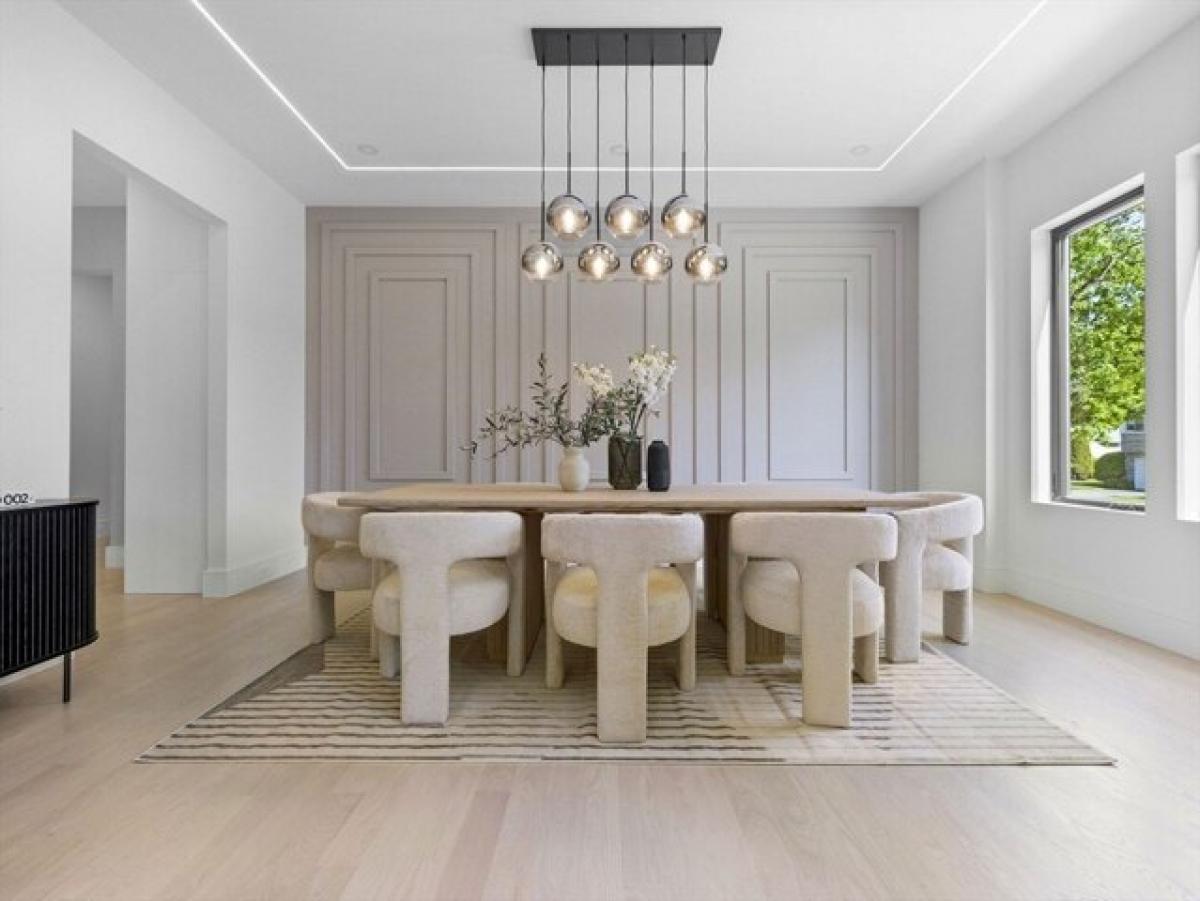 Picture of Home For Sale in Newton, Massachusetts, United States