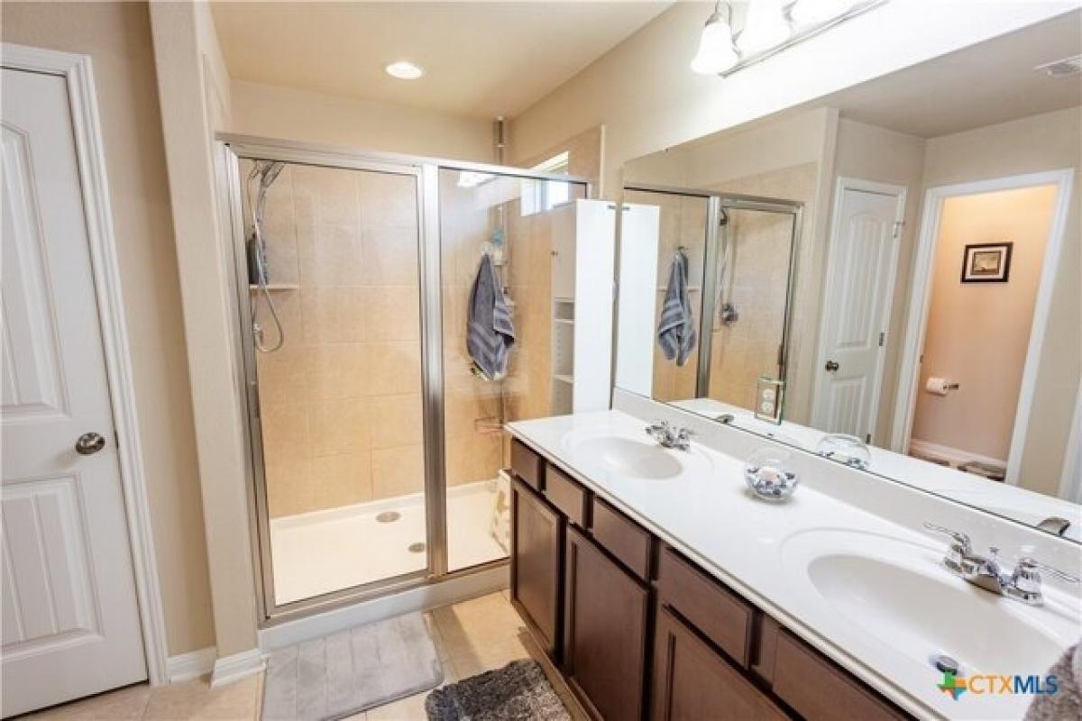 Picture of Home For Sale in Kyle, Texas, United States