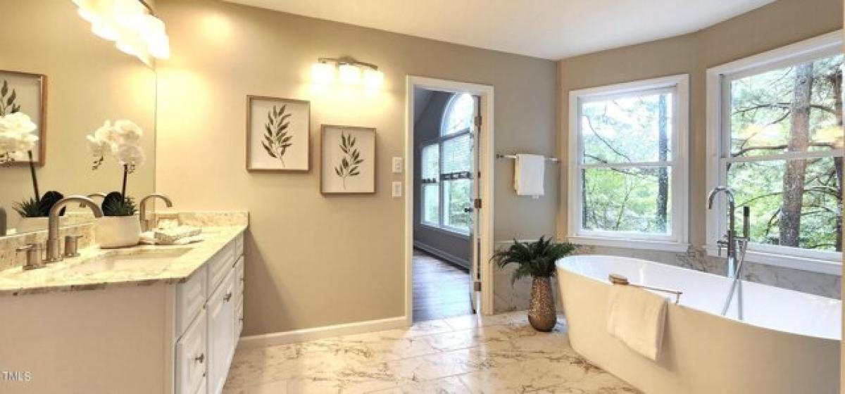 Picture of Home For Sale in Chapel Hill, North Carolina, United States