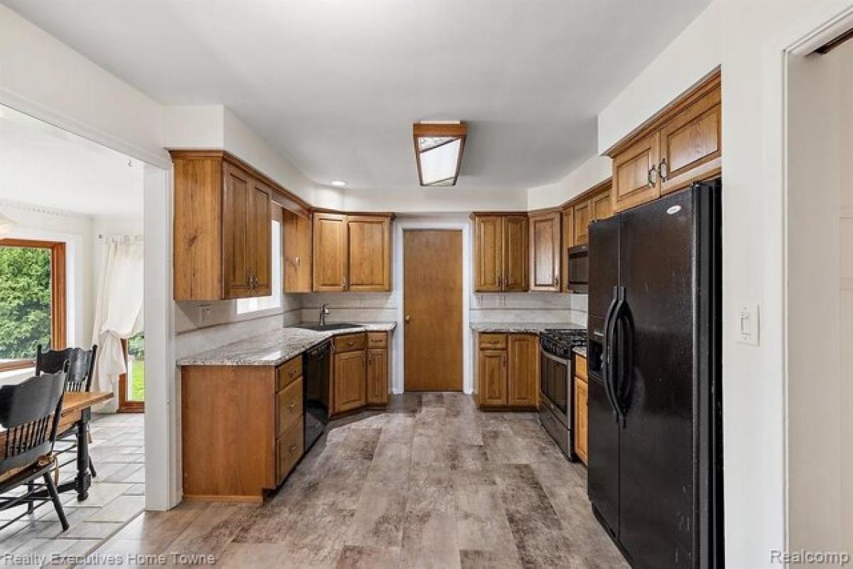 Picture of Home For Sale in Saint Clair Shores, Michigan, United States