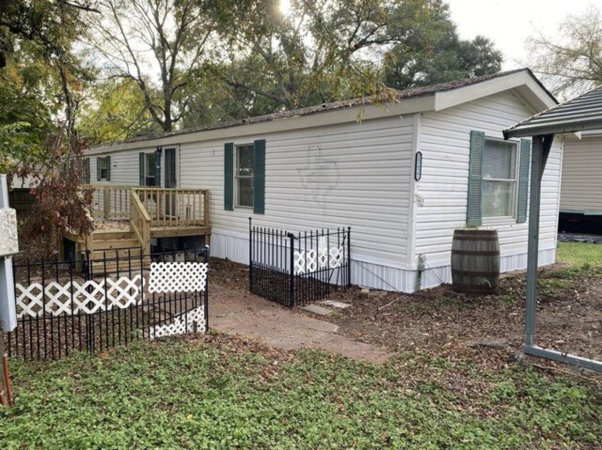 Picture of Home For Sale in Willis, Texas, United States