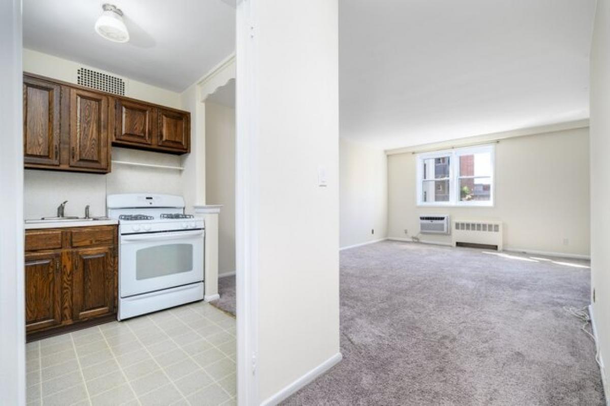 Picture of Home For Sale in Stamford, Connecticut, United States