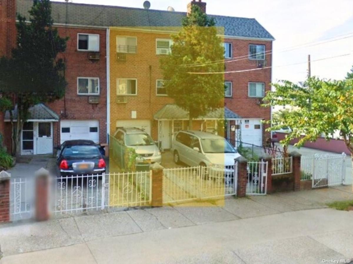 Picture of Home For Sale in Jamaica, New York, United States