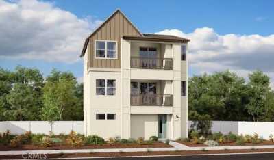 Home For Sale in Valencia, California