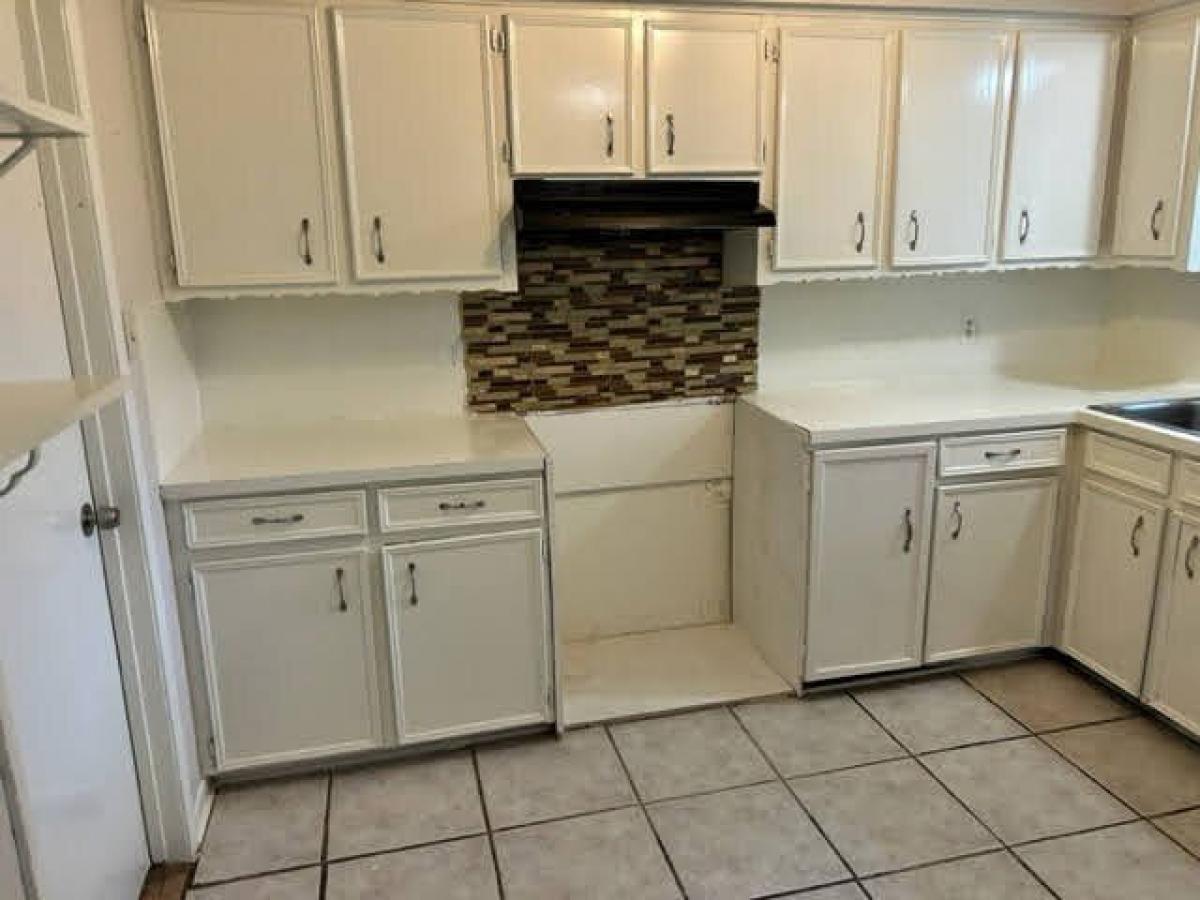 Picture of Home For Sale in Angleton, Texas, United States