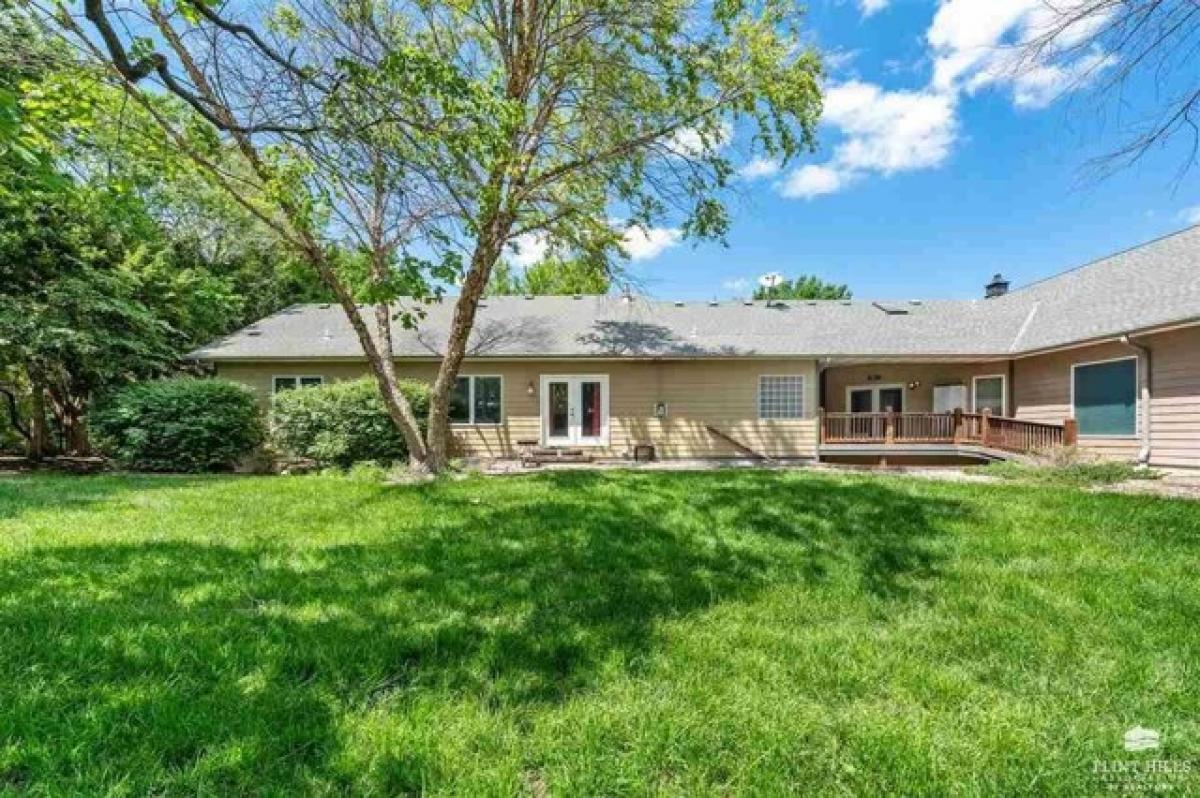 Picture of Home For Sale in Manhattan, Kansas, United States