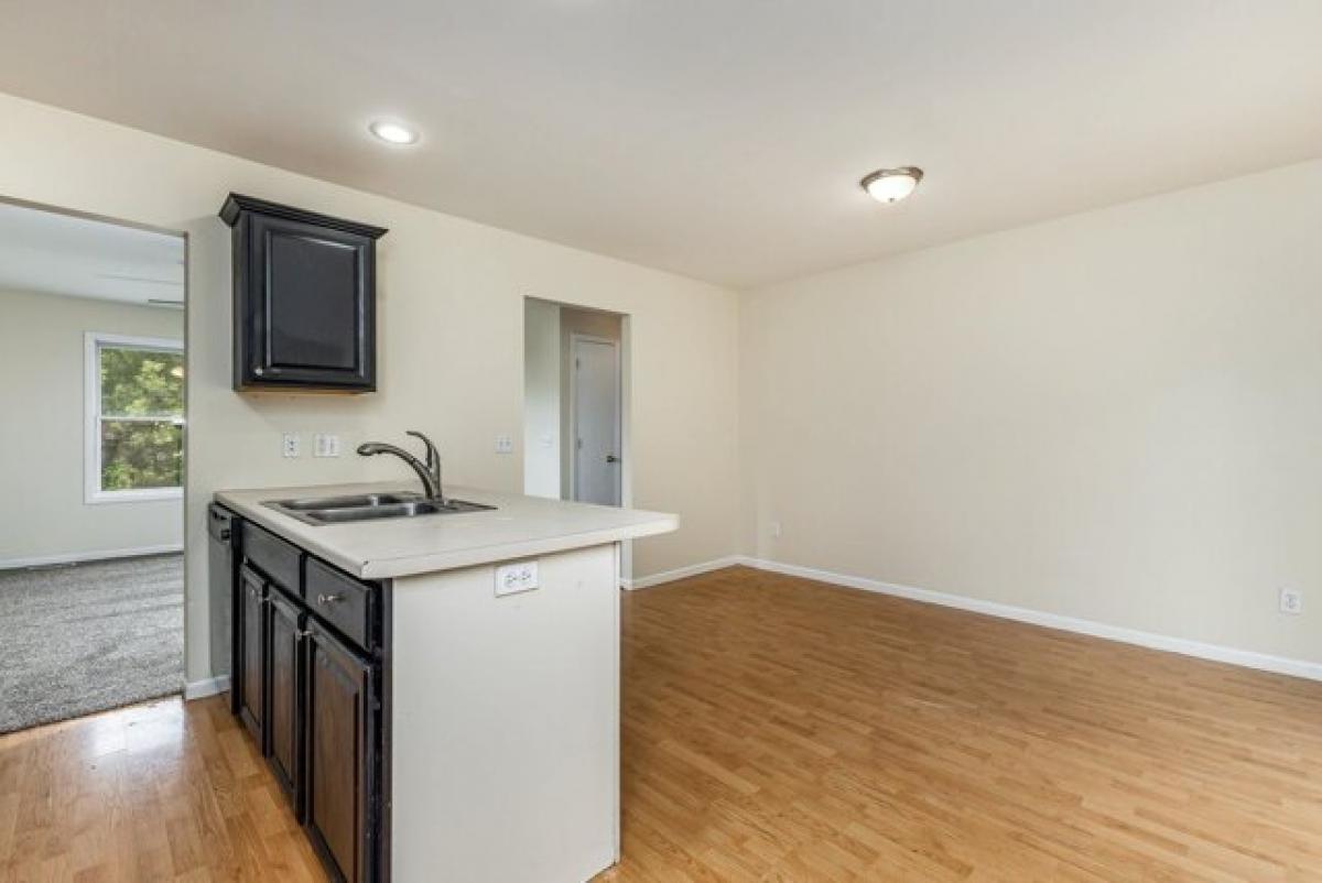 Picture of Home For Sale in Dubuque, Iowa, United States