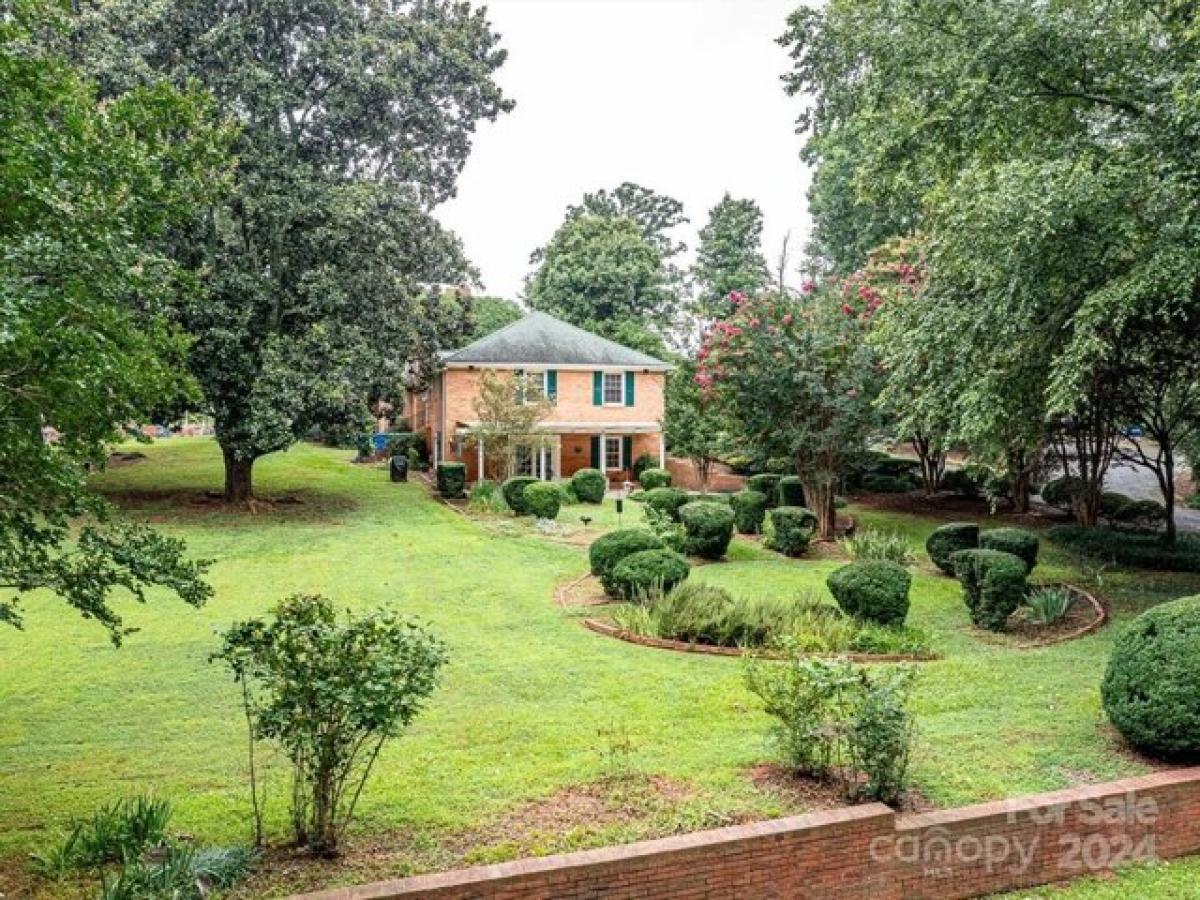 Picture of Home For Sale in Matthews, North Carolina, United States