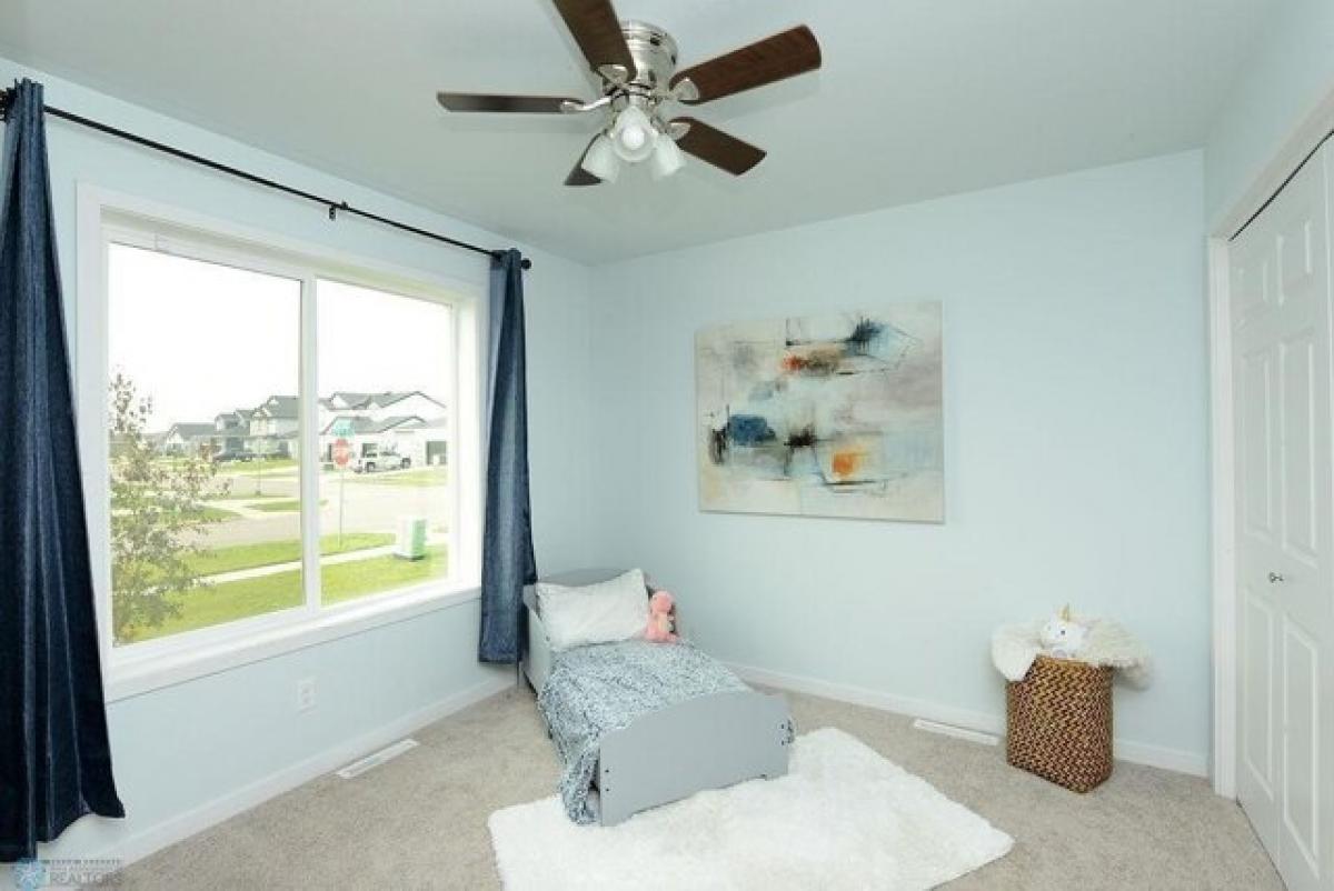 Picture of Home For Sale in West Fargo, North Dakota, United States