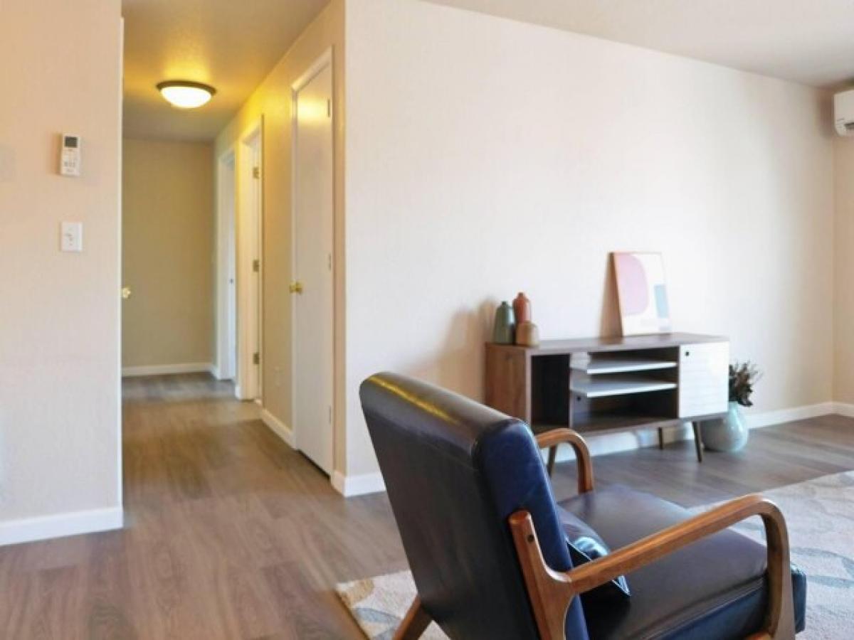 Picture of Home For Sale in Redmond, Oregon, United States