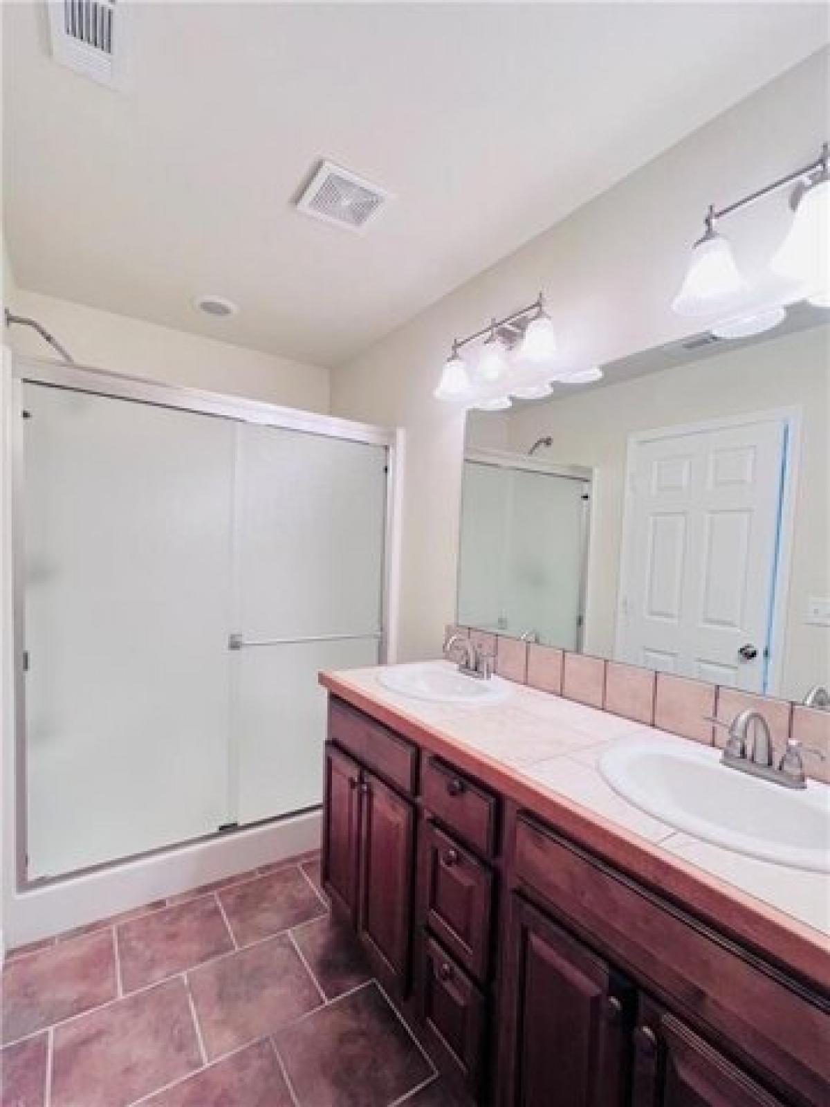 Picture of Home For Sale in Bella Vista, Arkansas, United States